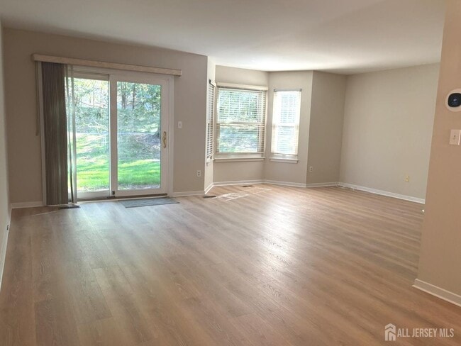 Photo - 285 Greenfield Rd