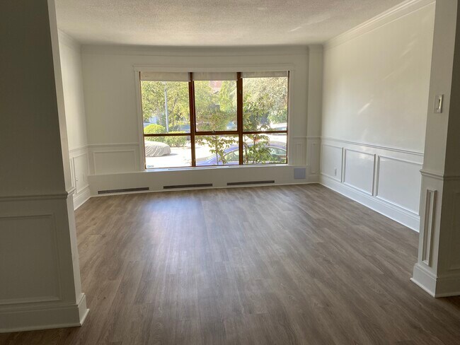 Photo - 2190 Bellevue Avenue