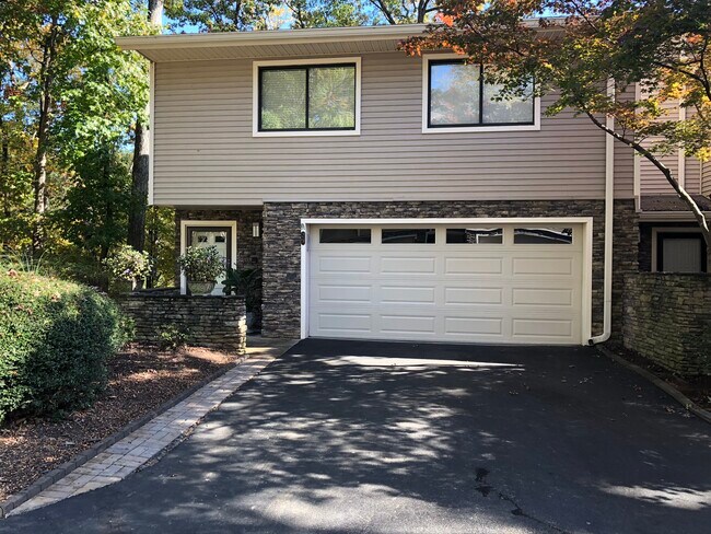 Photo - 29 Basswood Cir NE