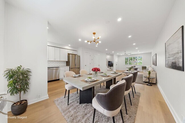 32 College St Unidad House