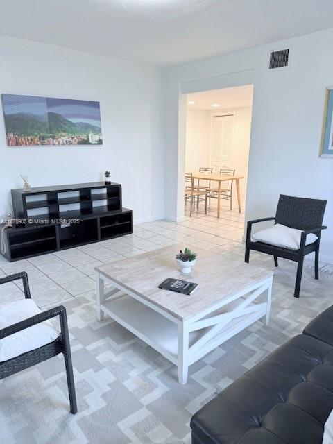 Photo - 7610 Dickens Ave Unidad 4