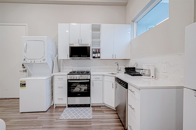 Building Photo - 5722 Cullen Blvd Unit A