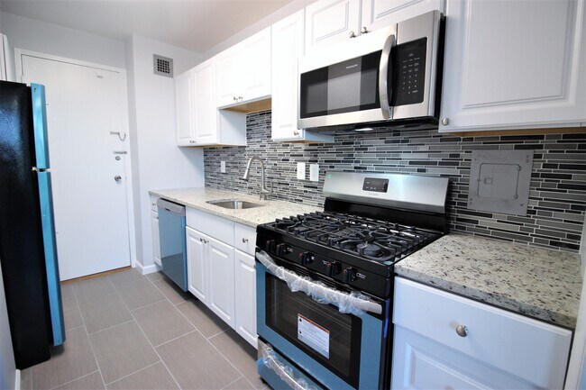 Photo - 10401 Grosvenor Pl