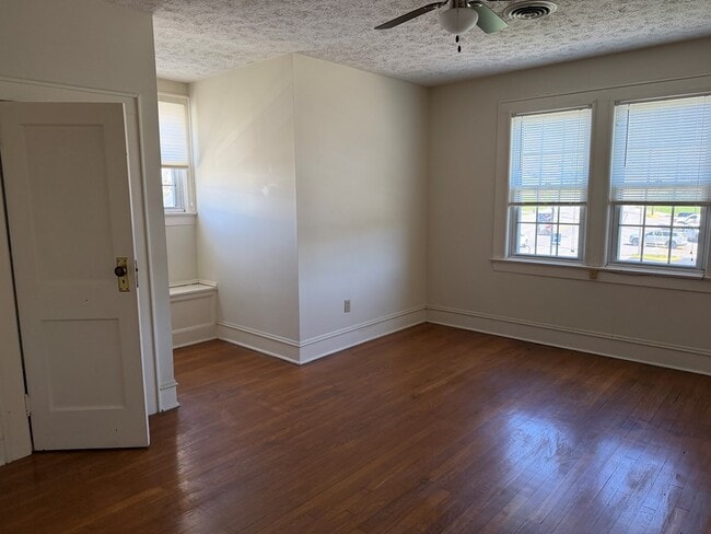 Photo - 122 E Main St