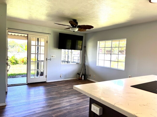 Photo - 15-1528-1528 3rd Ave.