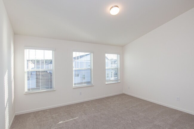 Photo - BEAUTIFUL 2 Bedroom Townhome in MIDLAND AVAILABLE JUNE 2026