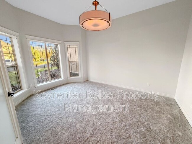 Photo - 1141 E Crowne Pointe Dr