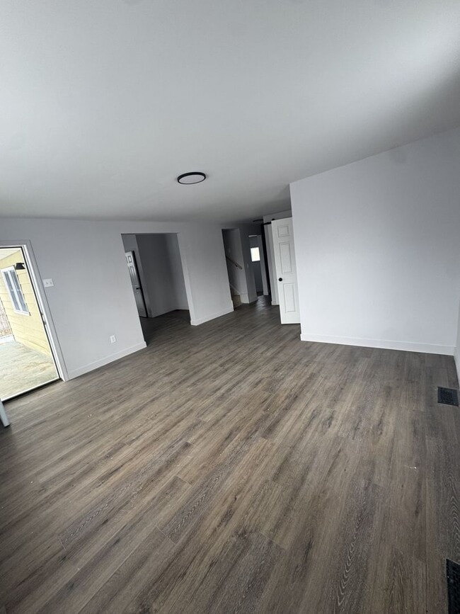 Photo - Welcome to this spacious 3-bedroom, 1-bathroom home located in the heart of Washington Courthouse...