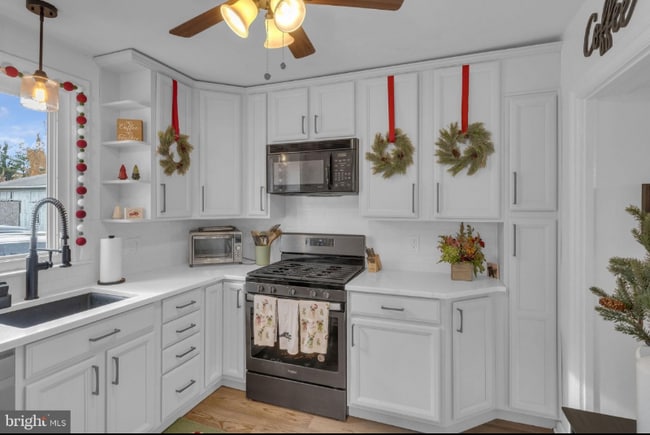 Photo - 132 S Main St