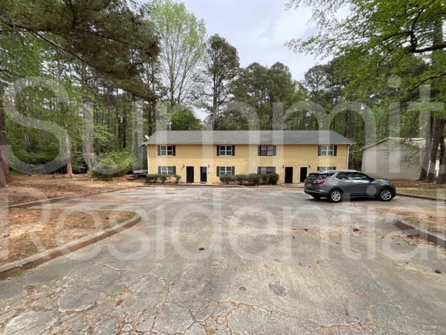 Building Photo - 5950 Stonewall Dr