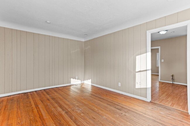 Photo - 19595 Waldron St