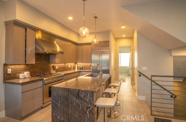 162 W Robinson Ave