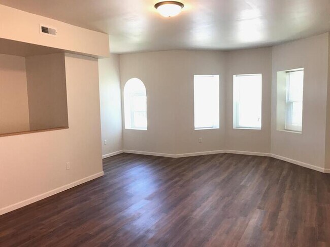 Photo - 1418 Union Blvd