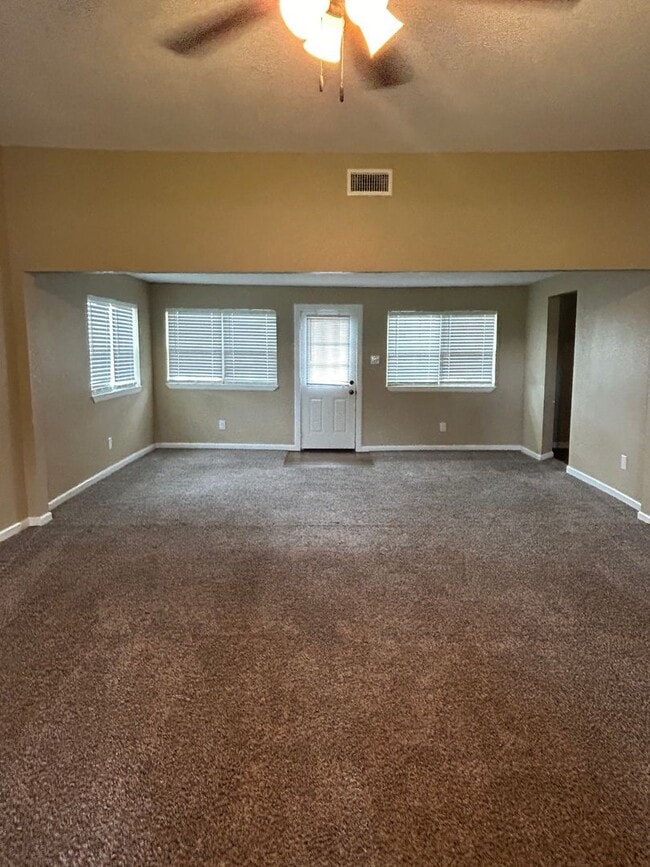 Photo - 5302 Summit St