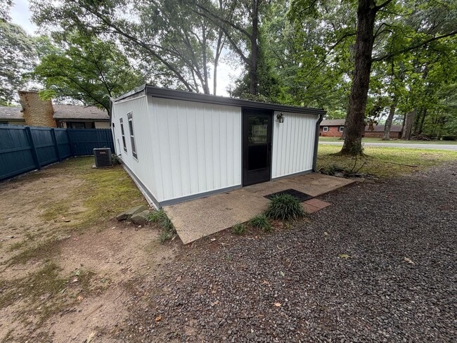 Building Photo - One Bedroom Home