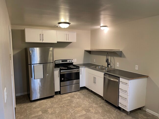 Building Photo - 810 S Old Highway 18 Unit B