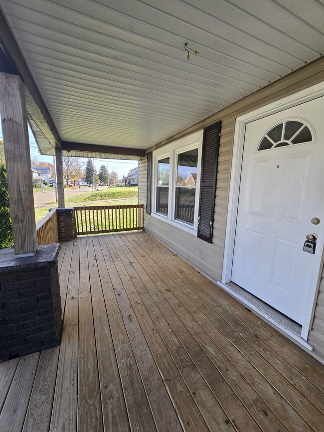 Photo - 2108 3rd St SE