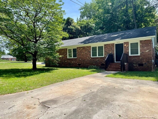 Photo - 616 Ligustrum St