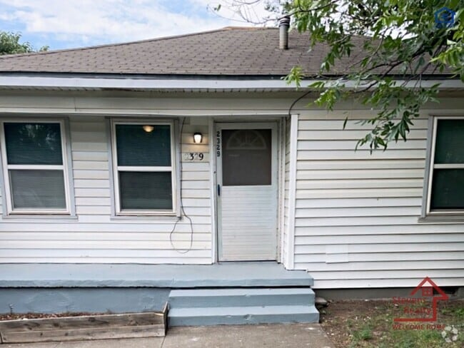Building Photo - 2329 SW Tulane Ave Rental