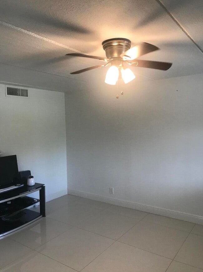 Photo - 2000 Springdale Blvd Unit 210