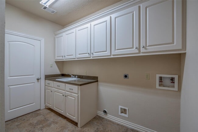 Building Photo - 14333 S Summerchase Cir