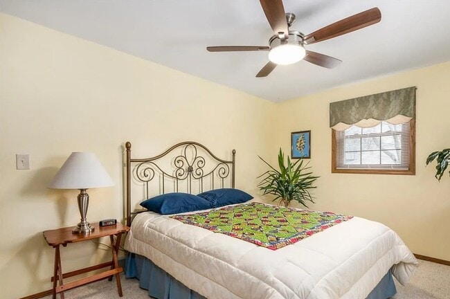 Photo - 3239 S Hemlock Ln