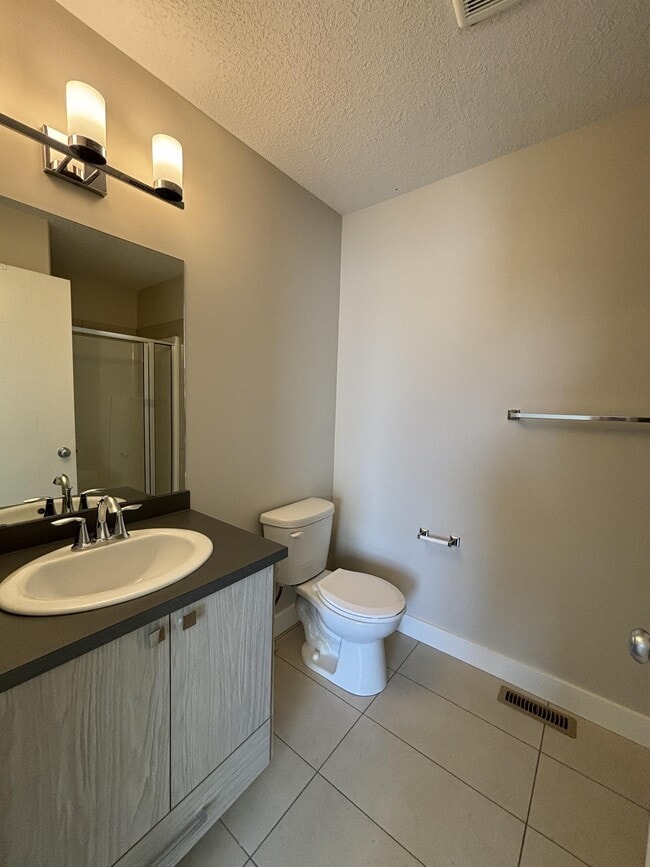 Photo - 12605-1102A 102A St