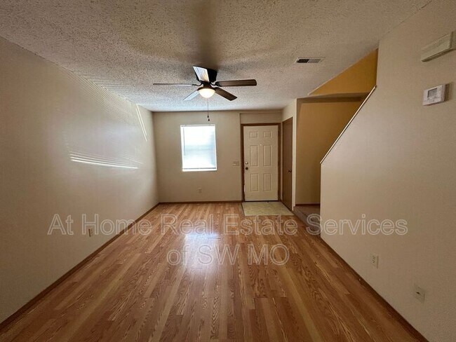 Photo - 1143 W Hall St