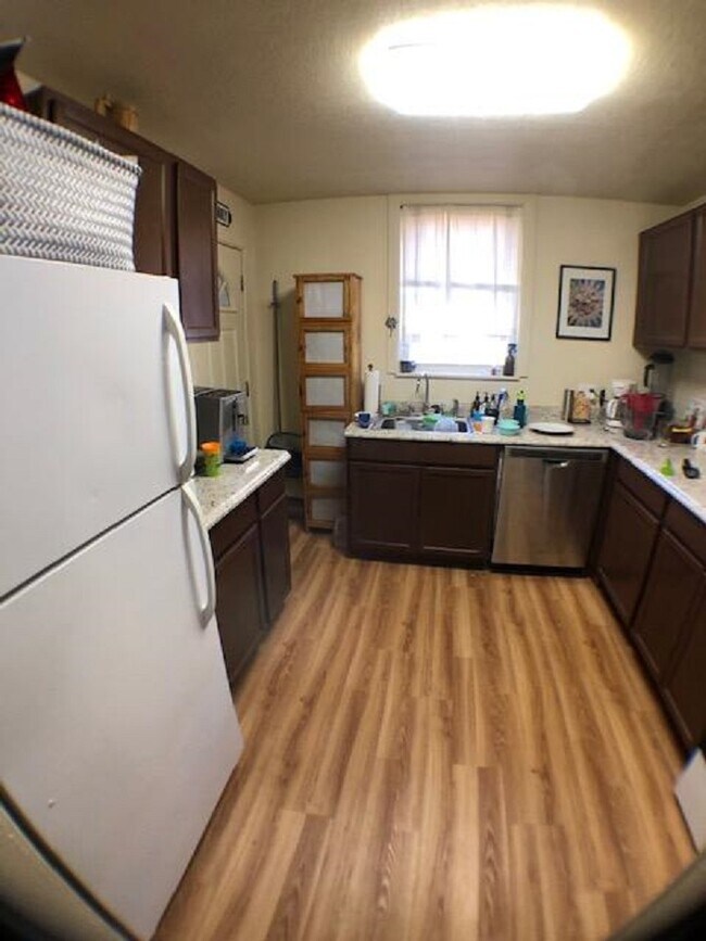 Photo - 2346 Sherbrook St