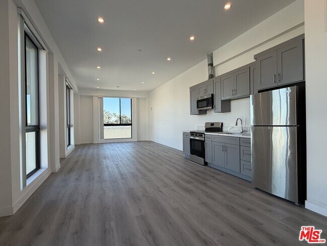 1870 1st St Unit 301