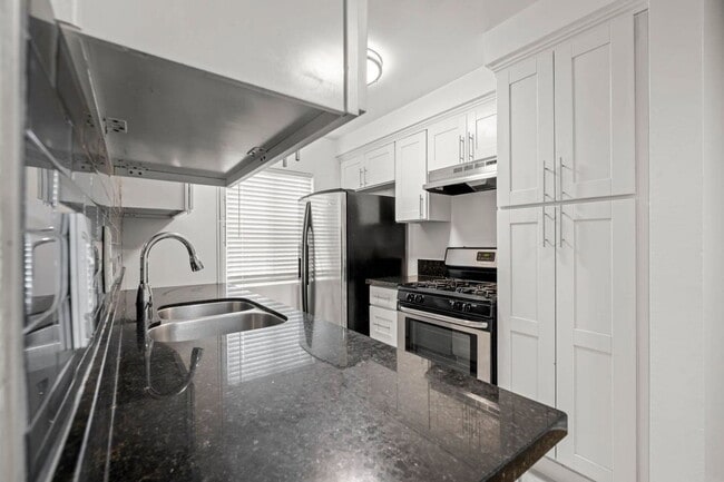 Photo - 607 Flores St Unit 02