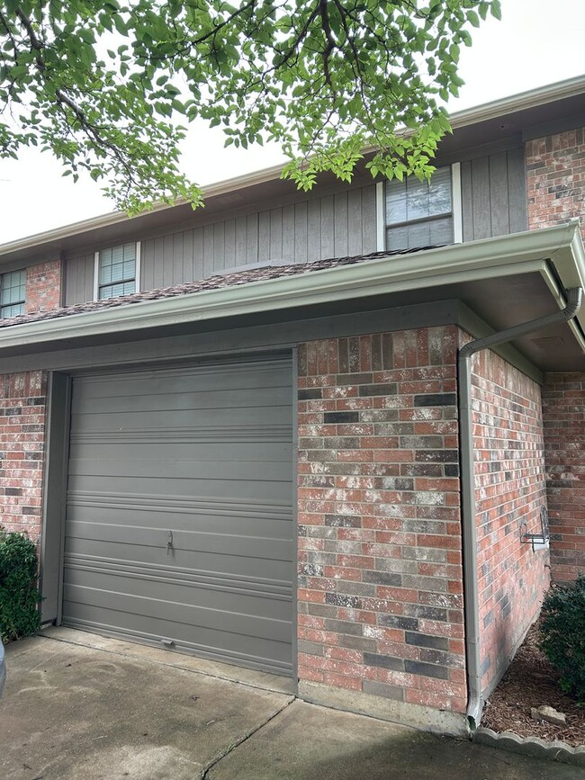Beautiful 3 Bedroom, 2.5 Bathroom Townhome... - Beautiful 3 Bedroom, 2.5 Bathroom Townhome...