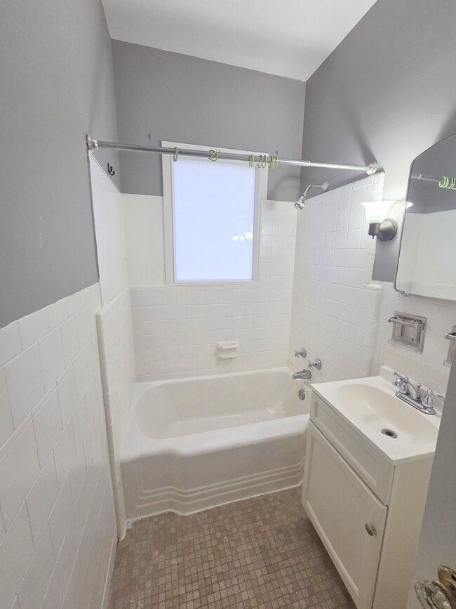 Photo - 1141 Kinnaird Ave
