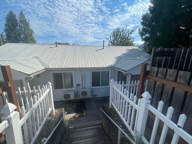 Photo - 205 NW Pine St Unidad 205