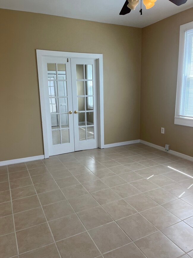 Photo - 5643 Charles Pl