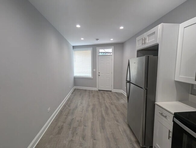 7050 W Higgins Ave Unit 1E