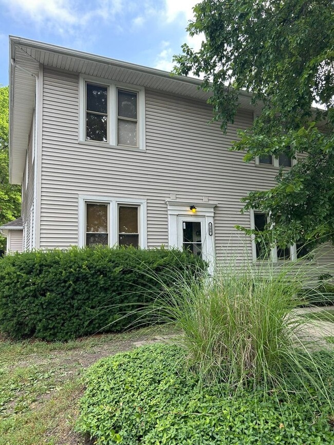 Building Photo - 100 Sylvia St Unit 100S#03
