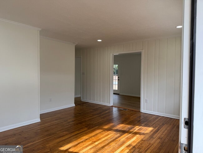 Photo - 1065 Nelson St