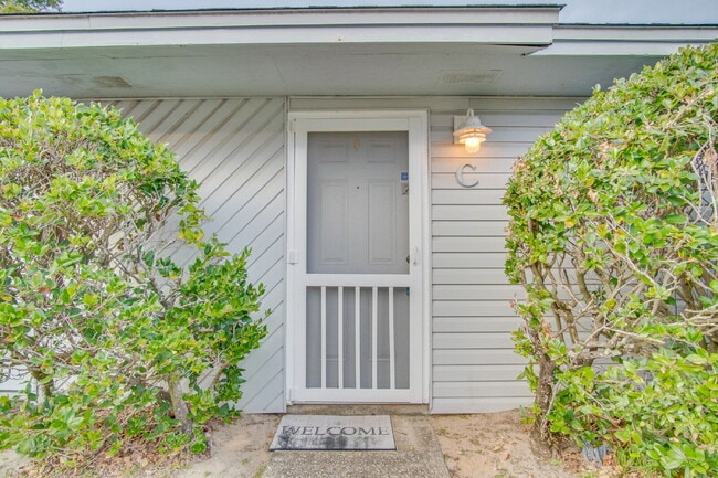 Photo - Pet-friendly Spacious Vinyl-Sided 2BR Apartment in Gulf Breeze Unit C