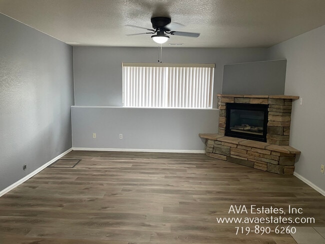 Photo - 693 E Laporte Dr