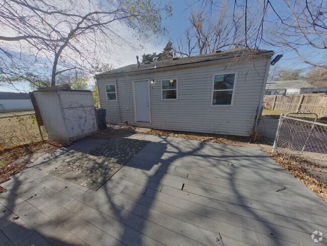 Building Photo - 2312 S Topeka St Unit 2 Rental