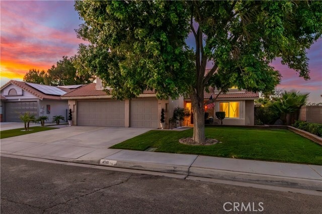 4561 Grandview Dr