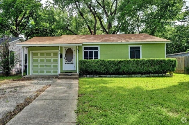 Building Photo - 904 E 55th 1/2 St Rental