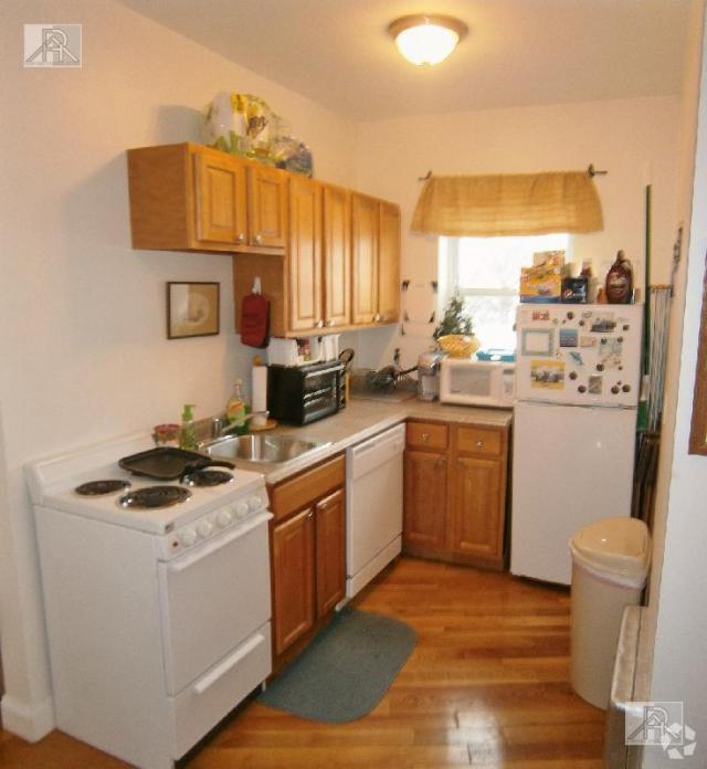 Building Photo - 1 bedroom in Brighton MA 02135 Unit 11 Rental