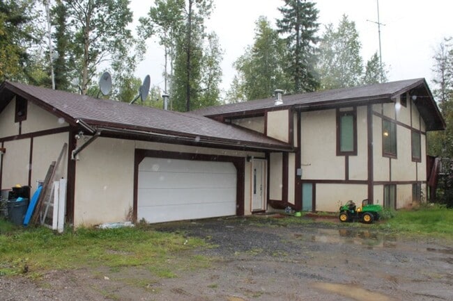 Building Photo - 3766 Lyle Ave Unit #B