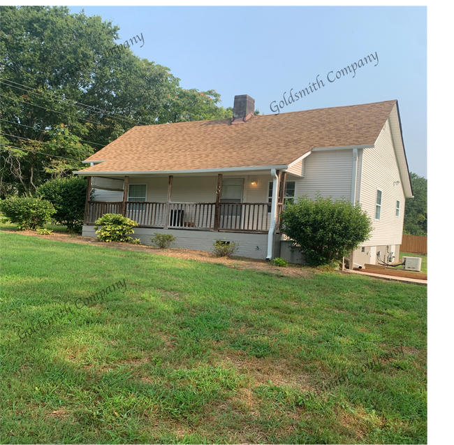 Building Photo - "Charming 2-Bedroom with Granite Touches in Greenville!"