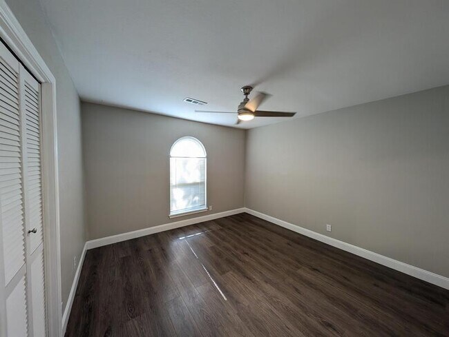 Photo - 1604 S Redbud Pl