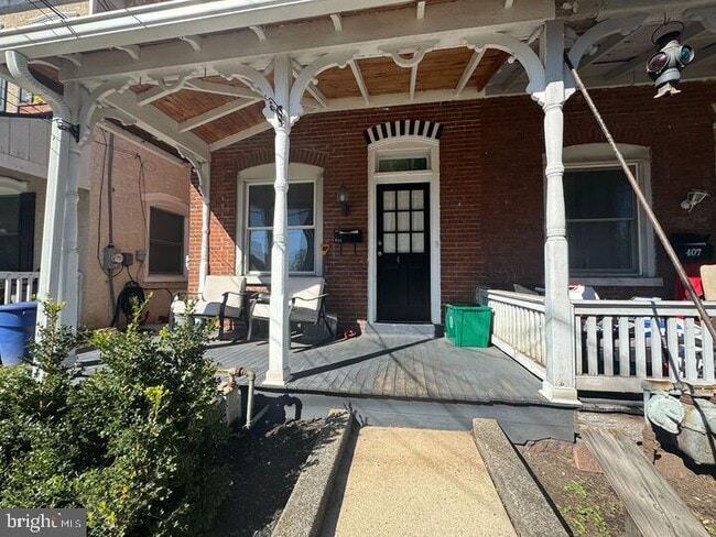 Photo - 405 Walnut St