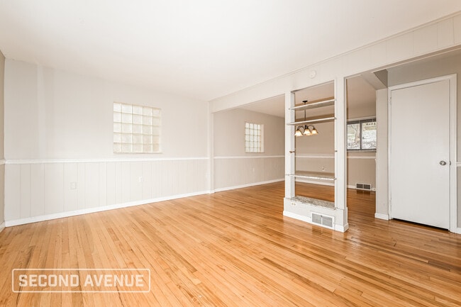 Photo - 2015 Plainview Ave