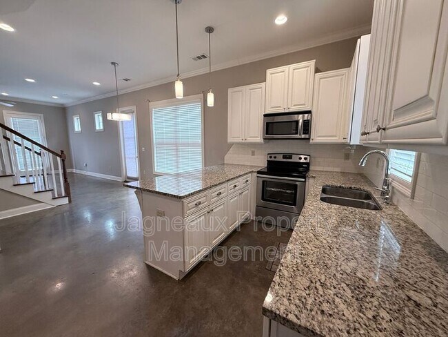 108 Shallowford Dr
